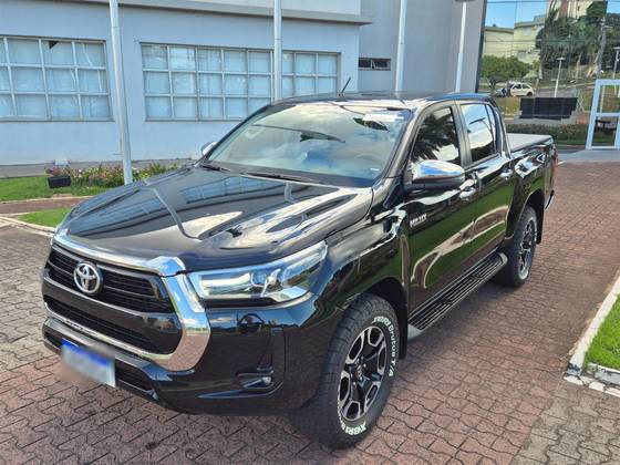 TOYOTA HILUX 2.8 D-4D TURBO DIESEL CD SRV 4X4 AUTOMÁTICO TOYOTA HILUX 2.8 D-4D TURBO DIESEL CD SRV 4X4 AUTOMÁTICO